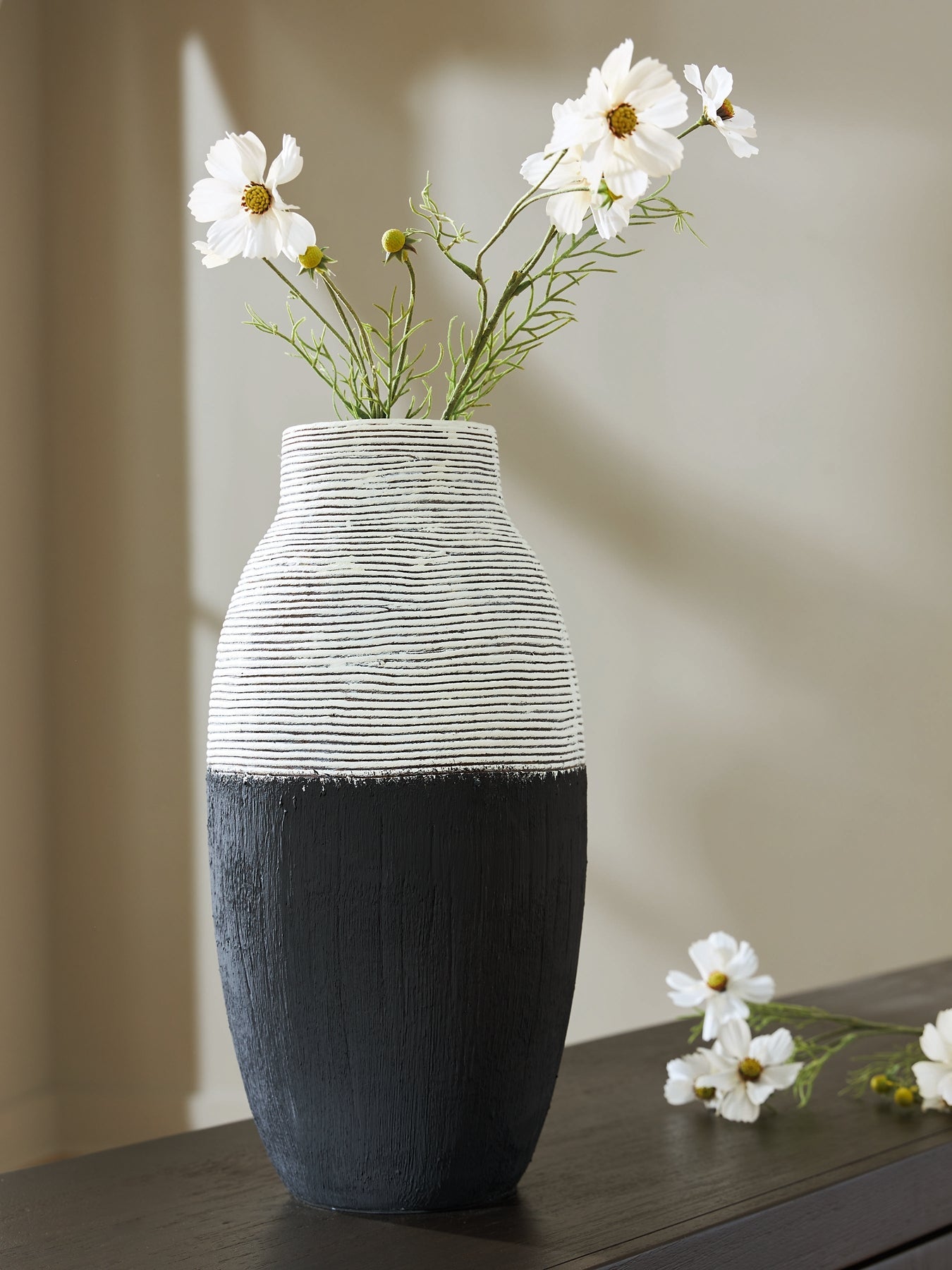 Vase Girtha
