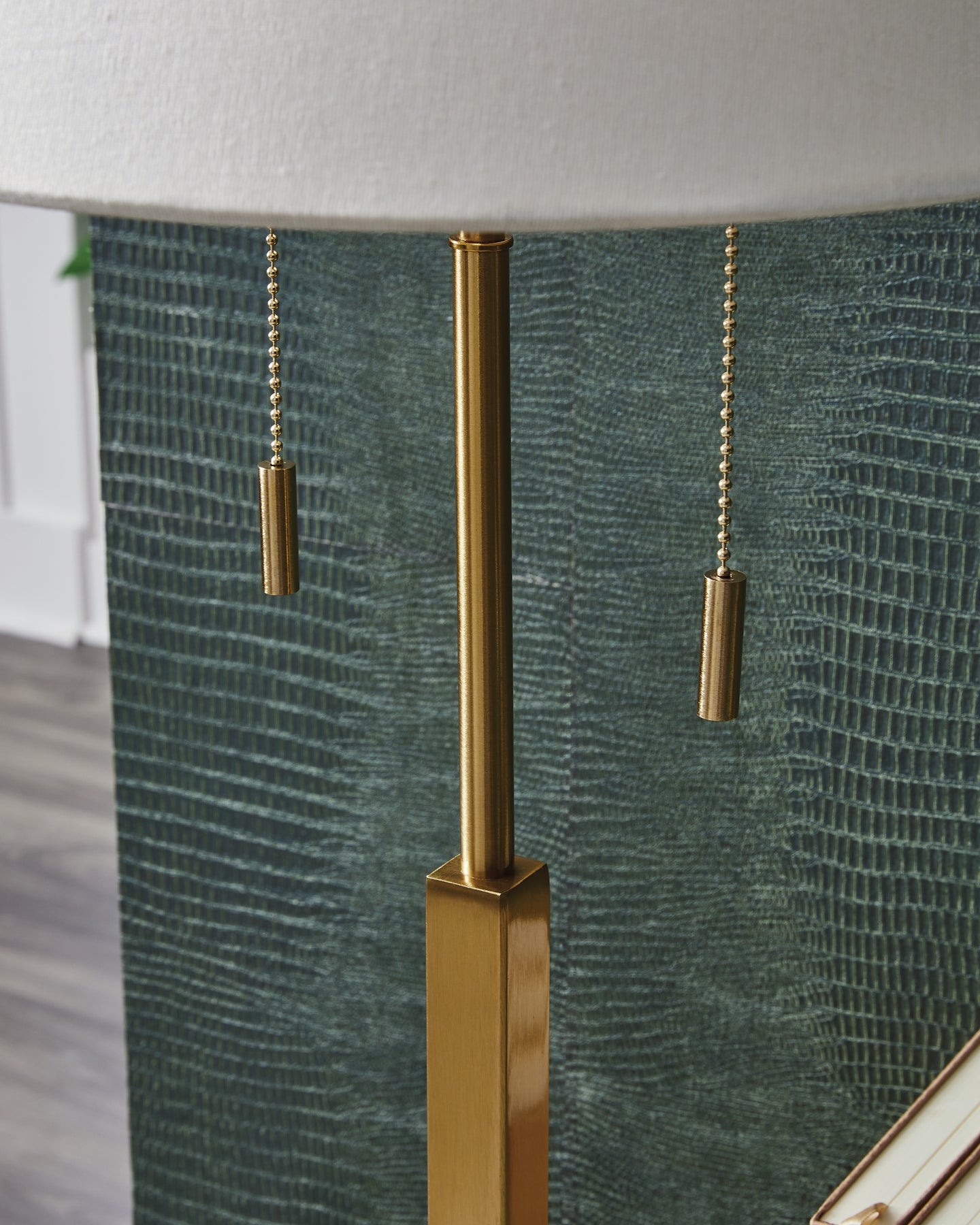 Lampe de table en métal Haigwood (1/CN)