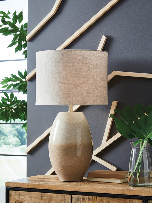 Lampe de table en métal Linas (1/CN)