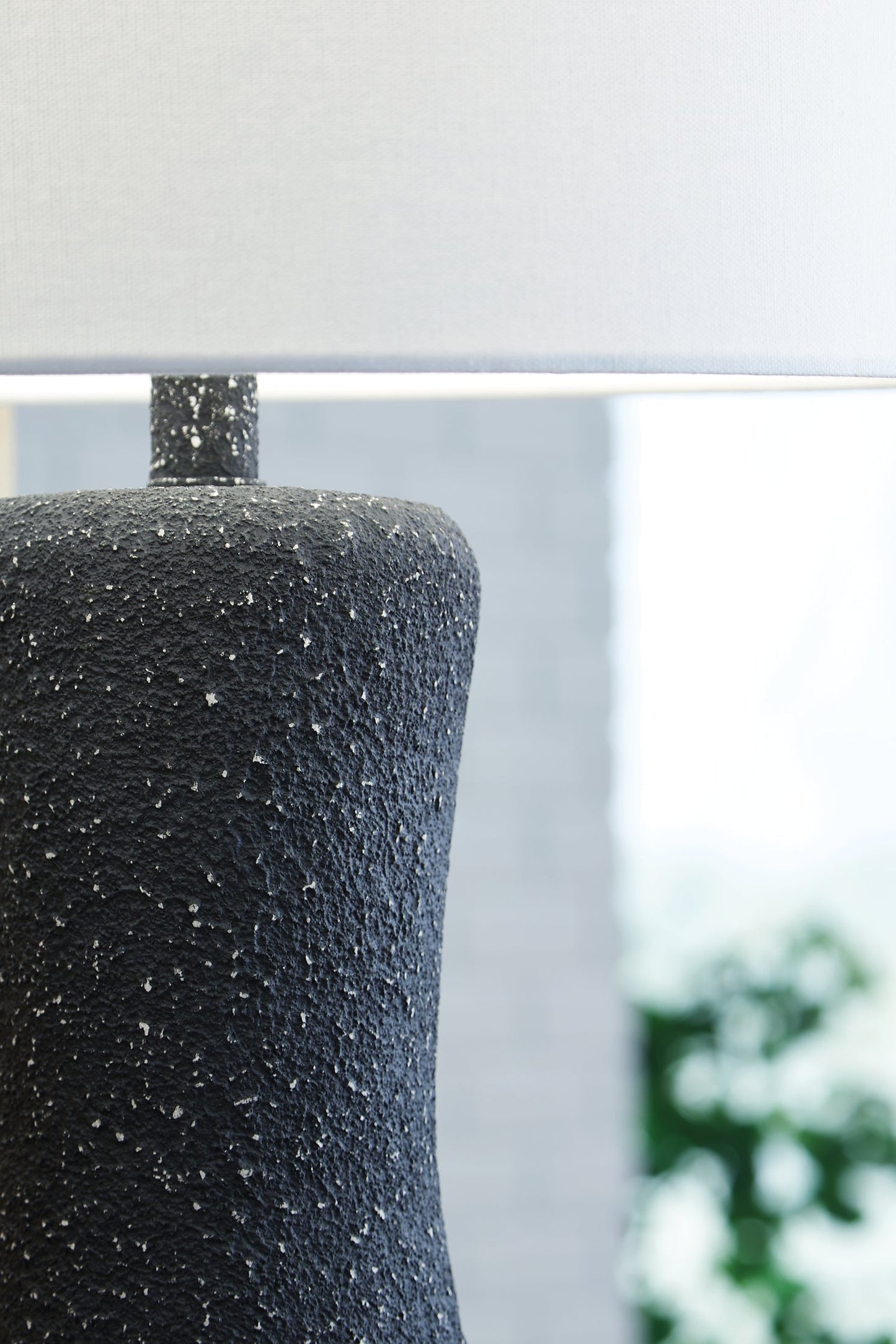 Lampe de table en métal Maykins (1/CN)